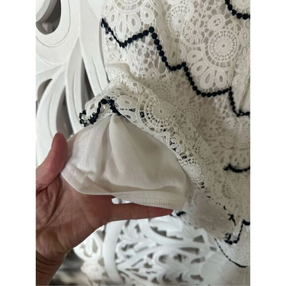 Bebe Scalloped Lace Shorts - Picture 9 of 12